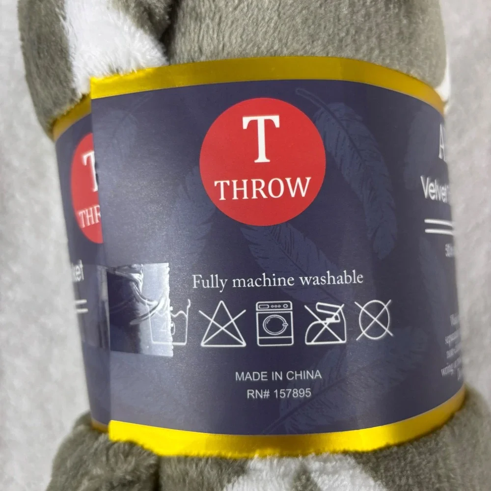 All Season Velvet Touch Throw Blanket‎ Gray White Geometric Trellis Cozy 50x60